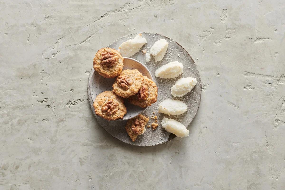 Makrönli. Das fertige Gericht schön angerichtet und fotografiert aus Vogelperspektive (Food Fotografie). Serviervorschlag, Original Tiptopf Rezept, aus dem bekanntesten Kochbuch der Schweiz