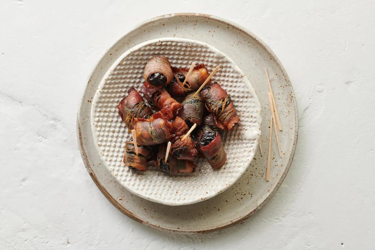 Speckfrüchte. Das fertige Gericht schön angerichtet und fotografiert aus Vogelperspektive (Food Fotografie). Serviervorschlag, Original Tiptopf Rezept, aus dem bekanntesten Kochbuch der Schweiz