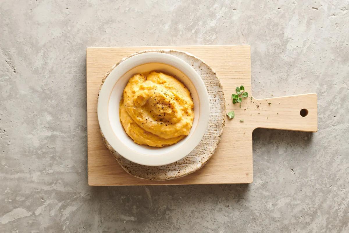 Linsenstock aus der Kategorie Hülsenfrüchte &amp; Co. Das fertige Gericht schön angerichtet und fotografiert aus Vogelperspektive (Food Fotografie). Serviervorschlag, Original Tiptopf Rezept, aus dem bekanntesten Kochbuch der Schweiz