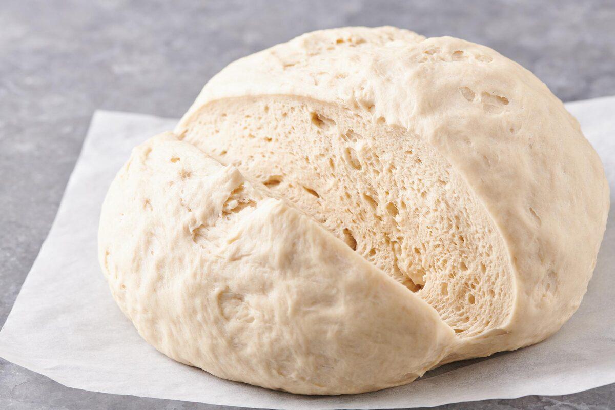 Süsser Hefeteig aus der Kategorie Vegetarisch. Das fertige Gericht schön angerichtet und fotografiert aus Vogelperspektive (Food Fotografie). Serviervorschlag, Original Tiptopf Rezept, aus dem bekanntesten Kochbuch der Schweiz