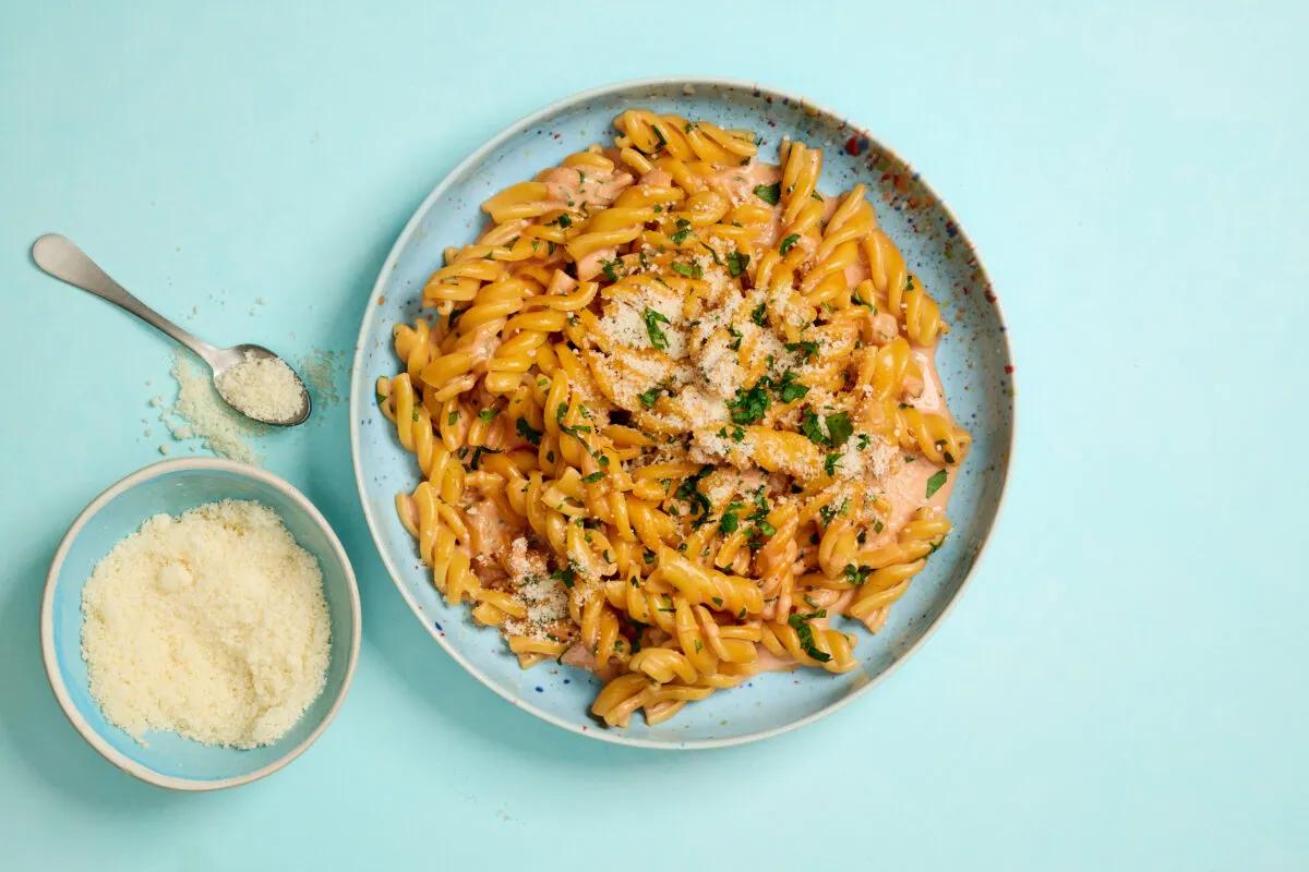 Pasta Cinque Pi aus der Kategorie Getreide. Das fertige Gericht schön angerichtet und fotografiert aus Vogelperspektive (Food Fotografie). Serviervorschlag, Original Tiptopf Rezept, aus dem bekanntesten Kochbuch der Schweiz