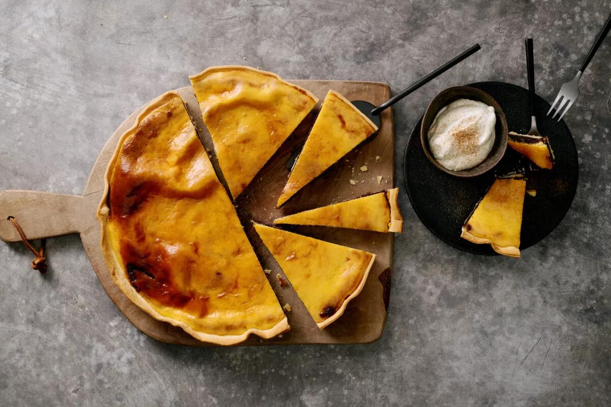 Schlorzifladen, aus der Kategorie . Zubereitungsmethode Backen. Das fertige Gericht schön angerichtet und fotografiert aus Vogelperspektive (Food Fotografie). Serviervorschlag, Original Tiptopf Rezept, aus dem bekanntesten Kochbuch der Schweiz
